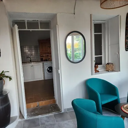 Charme Et Piscine Dans Le Gard Salon Et Deux Appartamento