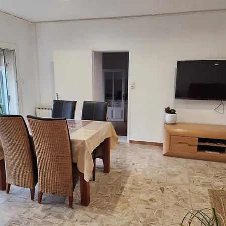 Apartament Charme Et Piscine Dans Le Gard Salon Et Deux