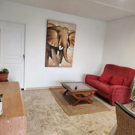 Charme Et Piscine Dans Le Gard Salon Et Deux Apartament