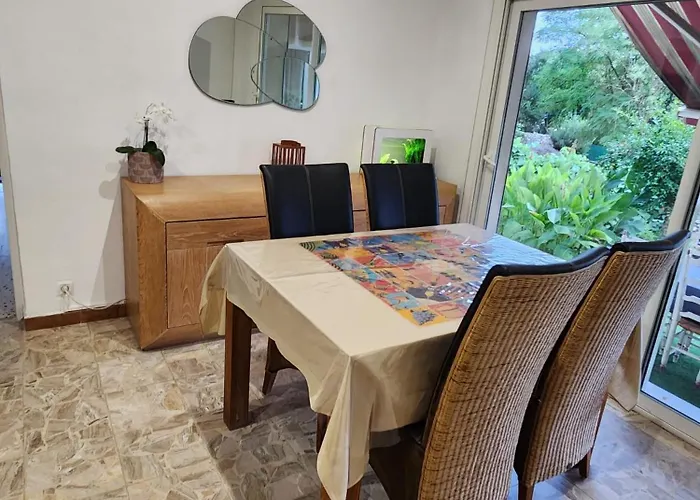 Charme Et Piscine Dans Le Gard Salon Et Deux Sommières