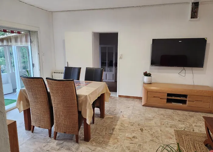 Apartamento Charme Et Piscine Dans Le Gard Salon Et Deux